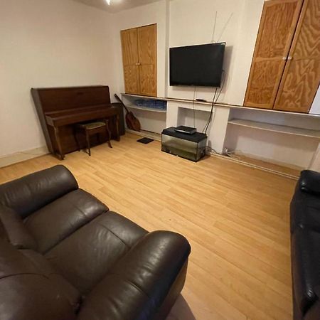 Elmdene Road - Large Room Лондон Экстерьер фото